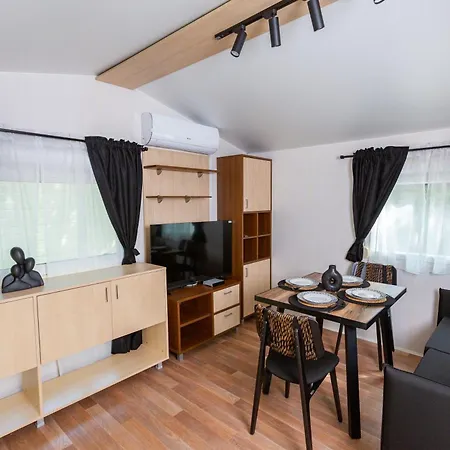 Porto Elea Camping & Kamp alanı *