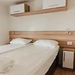 Porto Elea & Metókhion Zográfou
