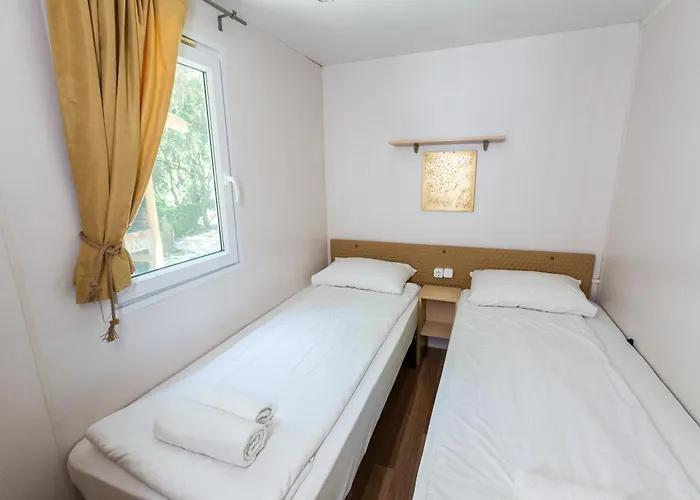 Porto Elea & Camping